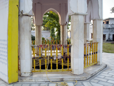 Large View of Doodh Wala Kuan (From outside )  in nanank matta sahib